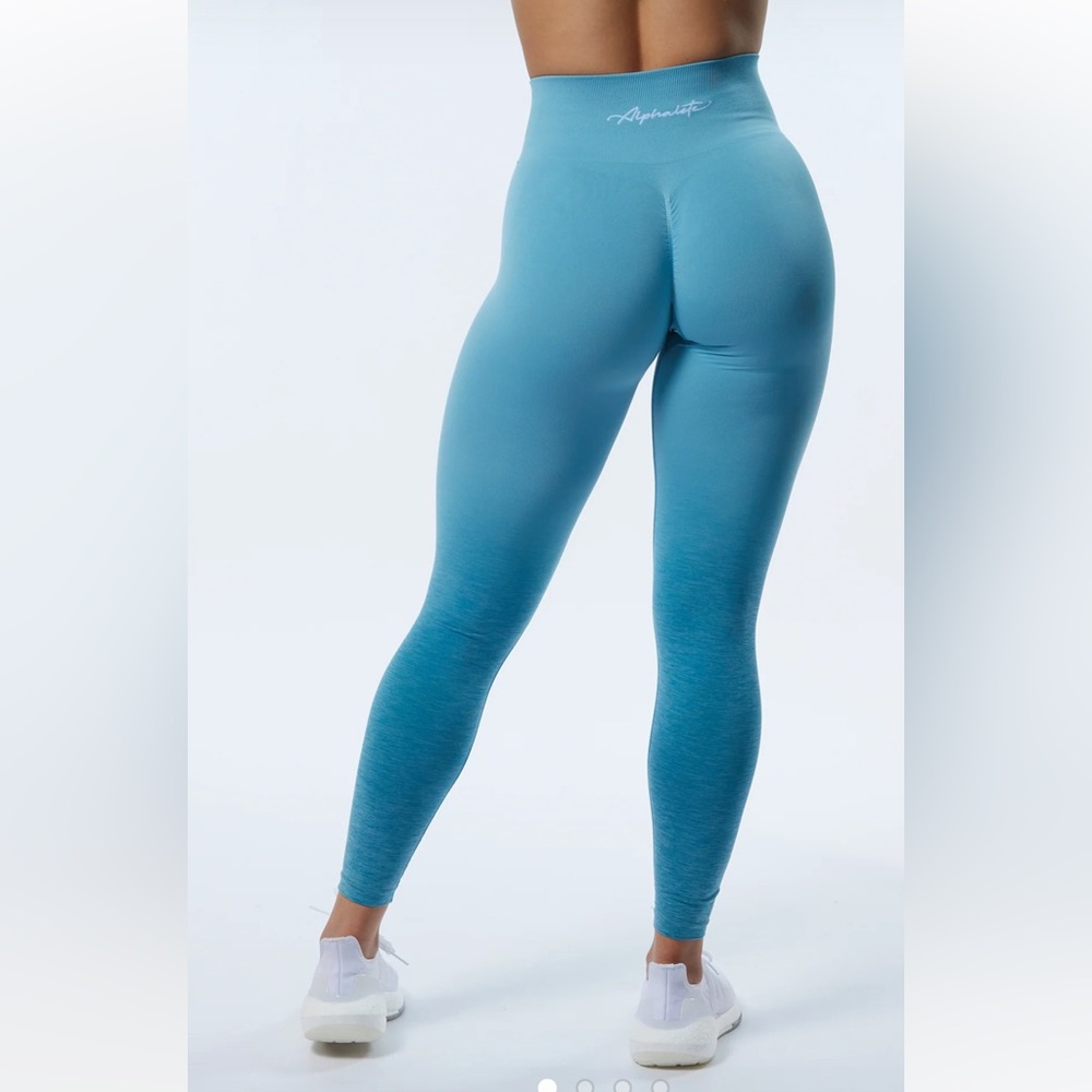 Alphalete Amplify Ombré Leggings in the color Ocean